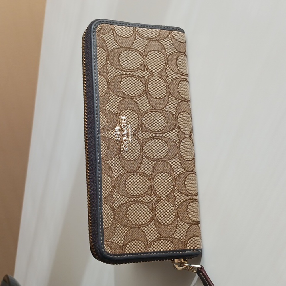 EUC Coach Accordian Zip Wallet